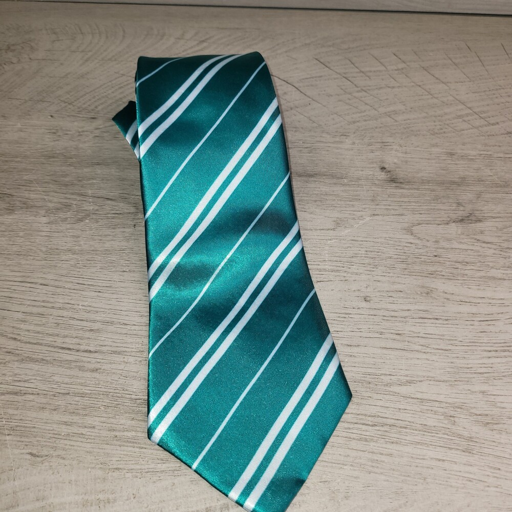 Harry Potter Wizarding World Official Slytherin Tie Necktie Cosplay Green Used